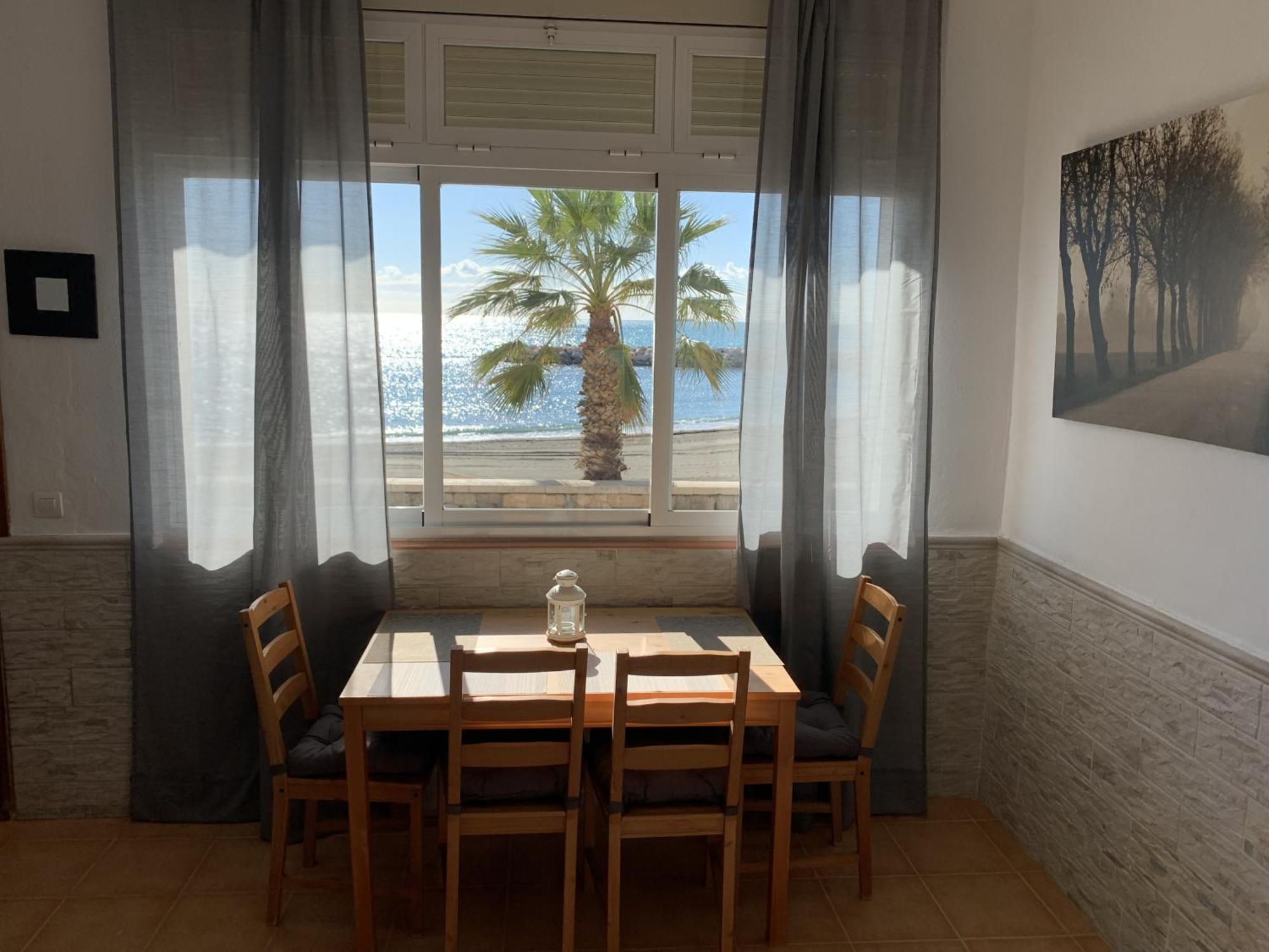 Apartamento Frente Al Mar Pedregalejo Малага Екстериор снимка