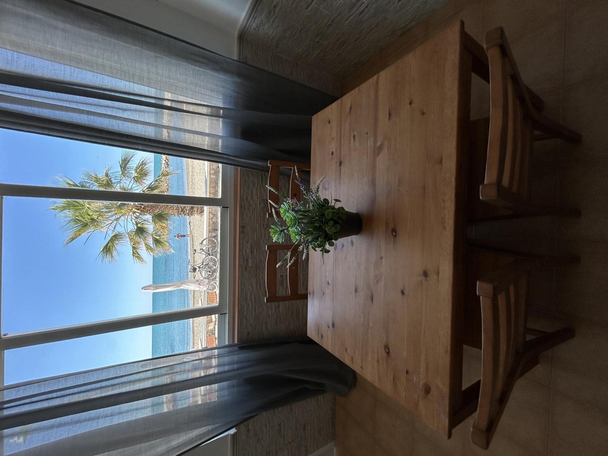 Apartamento Frente Al Mar Pedregalejo Малага Екстериор снимка
